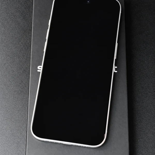 iPhone 17 White (biały) w Premium Box Smartfony.net, wersja z gniazdem karty SIM i eSIM - zdjęcie 7