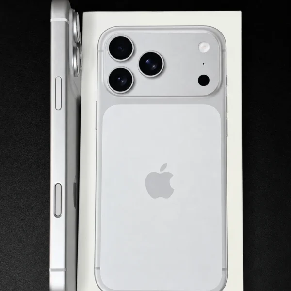 iPhone 17 Pro Max Silver (srebrny) w oryginalnym pudełku Apple, wersja eSIM (bez gniazda karty SIM) - zdjęcie 1