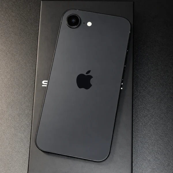 iPhone 17e Black (czarny) w Premium Box Smartfony.net, wersja eSIM (bez gniazda karty SIM) - zdjęcie 5